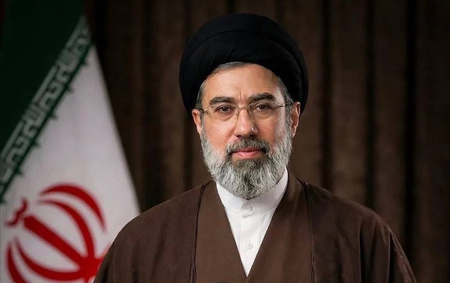 آیت‌الله سید مجتبی خامنه‌ای رهبر جمهوری اسلامی ایران شد | دبیرستان ایزدی